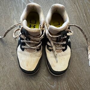 Under Armour Kids' Black and white sports cleats. 2Y, EUC